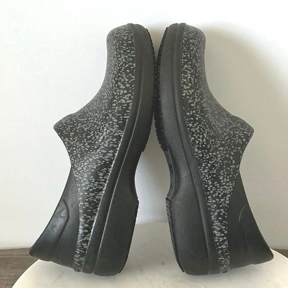 Crocs Women's Neria Pro II Graphic Slip On Clog Shoes Size 11 Black Print - Picture 8 of 10